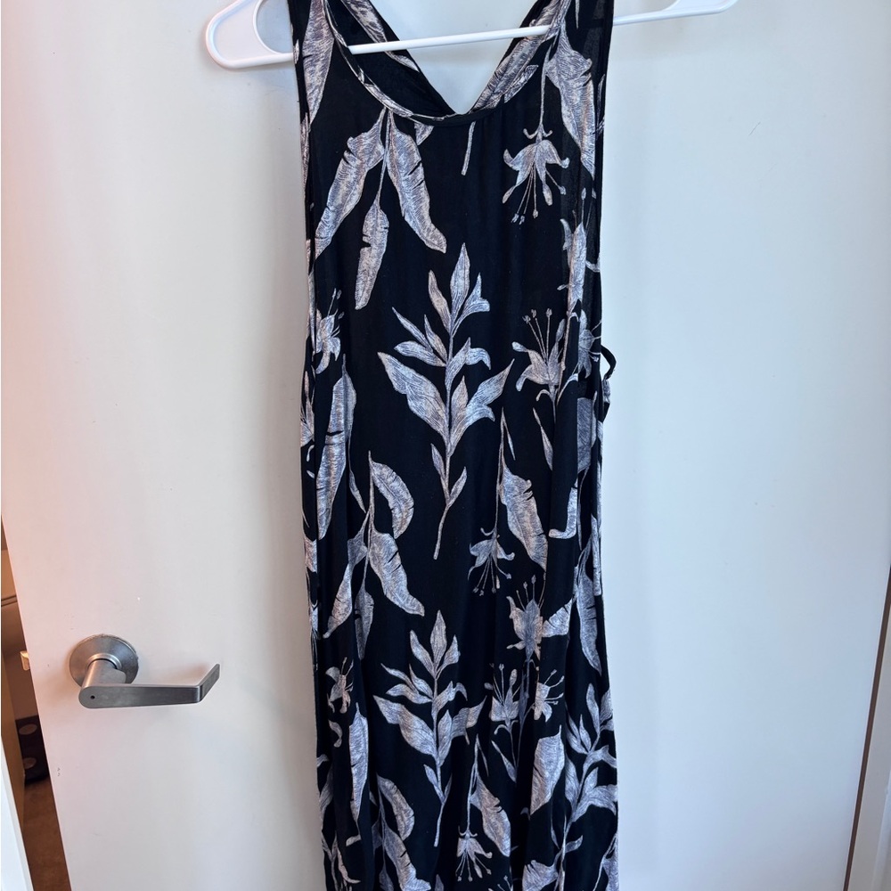 Roxy Black and White Leaf Print Maxi Dress